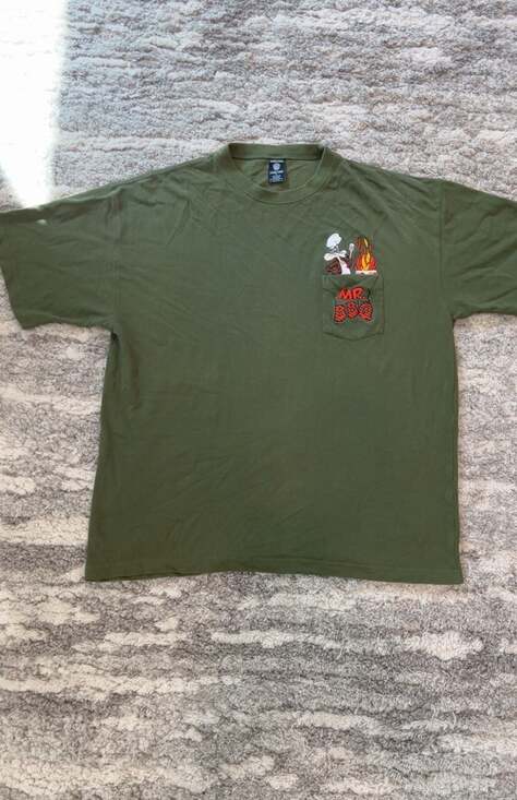 Warner Bros. Studio Store Other - Vintage Warner Bros Looney Tunes Wiley Coyote Mr. BBQ Embroidered Pocket T-Shirt